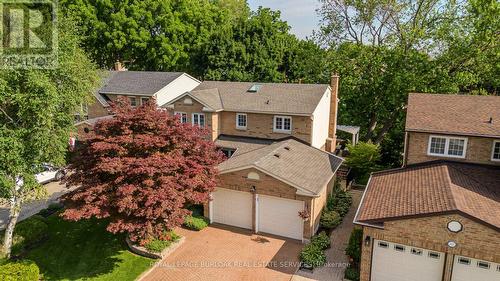 2117 Fallingbrook Court, Burlington, ON - Outdoor