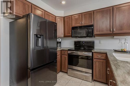 2117 Fallingbrook Court, Burlington, ON - Indoor Photo Showing Kitchen