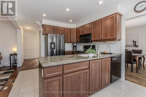 2117 Fallingbrook Court, Burlington, ON - Indoor Photo Showing Kitchen