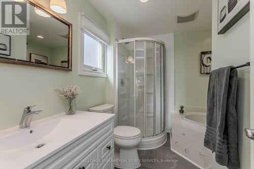 2117 Fallingbrook Court, Burlington, ON - Indoor Photo Showing Bathroom