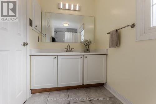 2117 Fallingbrook Court, Burlington, ON - Indoor Photo Showing Bathroom
