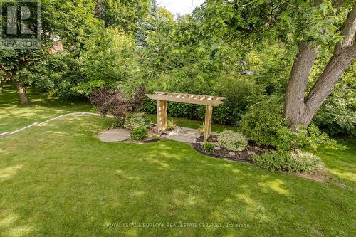 2117 Fallingbrook Court, Burlington, ON - Outdoor