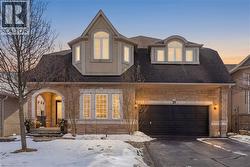 29 GAINES Avenue  Dundas, ON L9H 7M4
