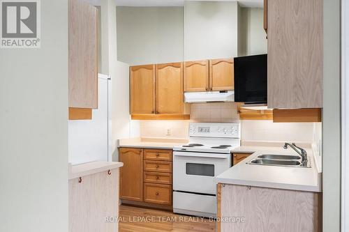 10 Quinterra Court, Ottawa, ON - Indoor Photo Showing Kitchen With Double Sink