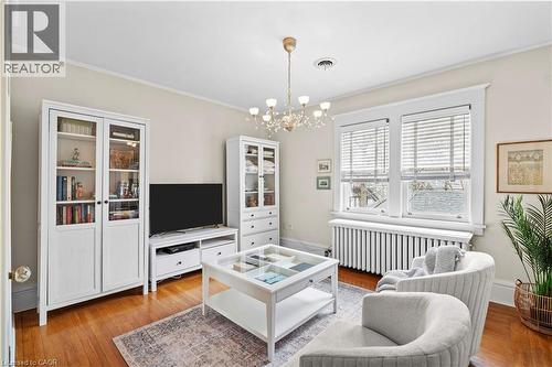 247 Macnab Street S, Hamilton, ON - Indoor Photo Showing Living Room