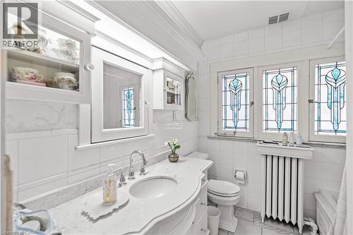 247 Macnab Street S, Hamilton, ON - Indoor Photo Showing Bathroom