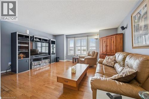 11 Acorn Way, Cambridge, ON - Indoor Photo Showing Living Room