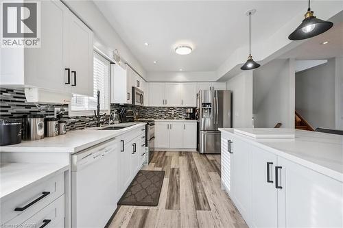 11 Acorn Way, Cambridge, ON - Indoor Photo Showing Kitchen With Upgraded Kitchen