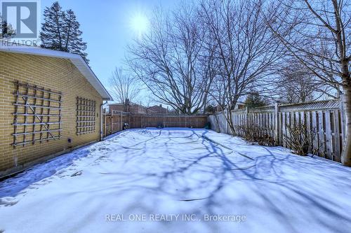 Fenced Side Yard with In-Ground Pool - 1585 Crombie Road, Mississauga, ON - Outdoor