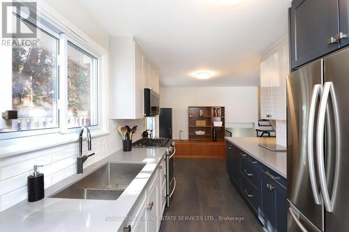 2001 Silverberry Crescent, Mississauga, ON - Indoor Photo Showing Kitchen With Stainless Steel Kitchen With Double Sink With Upgraded Kitchen