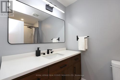 2001 Silverberry Crescent, Mississauga, ON - Indoor Photo Showing Bathroom