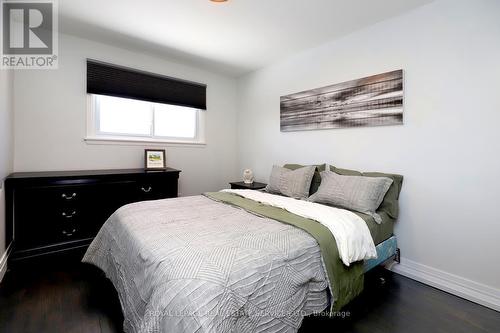 2001 Silverberry Crescent, Mississauga, ON - Indoor Photo Showing Bedroom