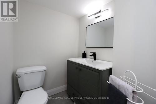 2001 Silverberry Crescent, Mississauga, ON - Indoor Photo Showing Bathroom