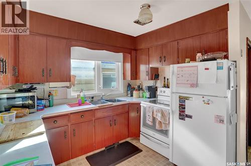 2160 Mcdonald Street, Regina, SK - Indoor Photo Showing Kitchen With Double Sink