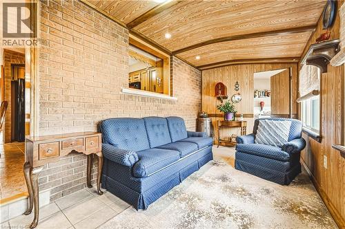 53 Glover Road, Hamilton, ON - Indoor Photo Showing Living Room