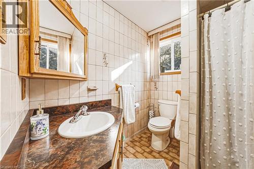 53 Glover Road, Hamilton, ON - Indoor Photo Showing Bathroom