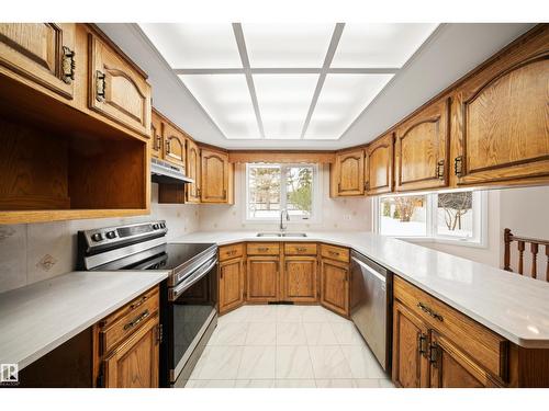 823 Richards Cr Nw, Edmonton, AB - Indoor Photo Showing Kitchen