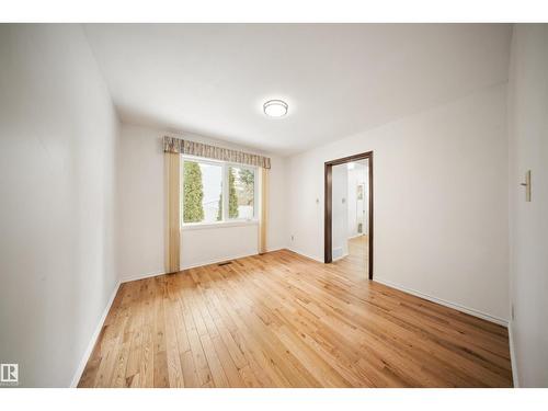 823 Richards Cr Nw, Edmonton, AB - Indoor Photo Showing Other Room