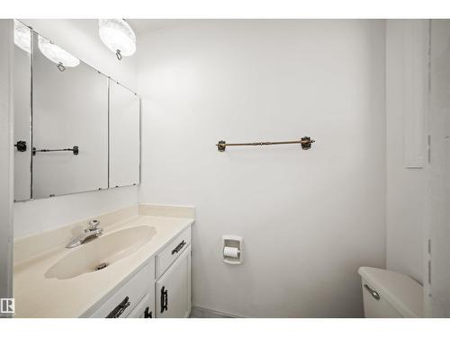 823 Richards Cr Nw, Edmonton, AB - Indoor Photo Showing Bathroom