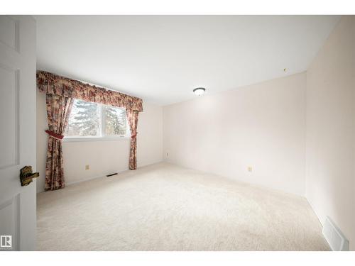 823 Richards Cr Nw, Edmonton, AB - Indoor Photo Showing Other Room