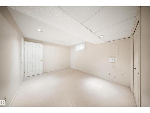 823 Richards Cr Nw, Edmonton, AB - Indoor