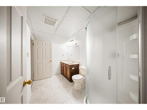 823 Richards Cr Nw, Edmonton, AB - Indoor Photo Showing Bathroom
