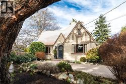 1274 Tattersall Dr  Saanich, BC V8P 1Z4