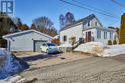 8 CHESTNUT HILL  Port Hope, ON L1A 2B2