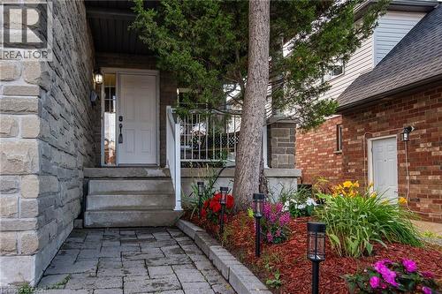 11 APPLE RIDGE Drive  Kitchener, ON N2P 2R8