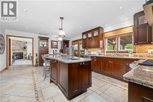 22 Wendakee Drive, Hamilton, ON - Indoor Photo Showing Kitchen