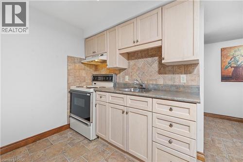 22 Wendakee Drive, Hamilton, ON - Indoor Photo Showing Kitchen