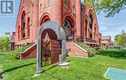 203 - 152 ANNETTE STREET  Toronto, ON M6P 1P4