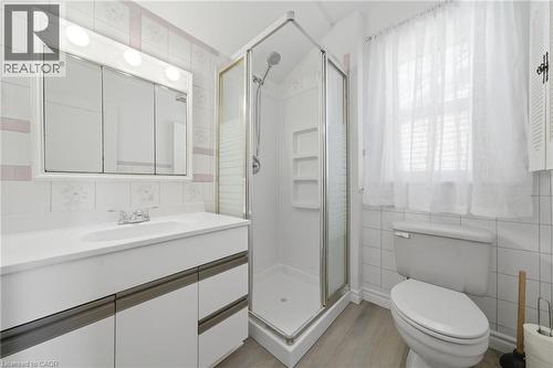 58 Arnold Street, Hamilton, ON - Indoor Photo Showing Bathroom
