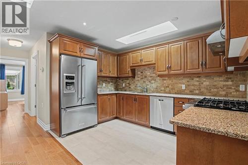 11 Whelans Way, Hamilton, ON - Indoor Photo Showing Kitchen