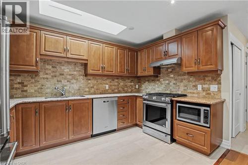 11 Whelans Way, Hamilton, ON - Indoor Photo Showing Kitchen