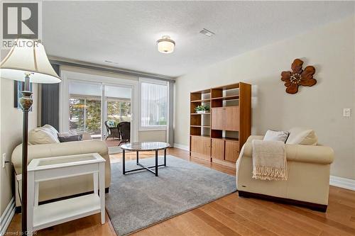 11 Whelans Way, Hamilton, ON - Indoor Photo Showing Living Room