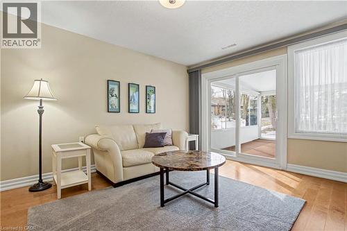 11 Whelans Way, Hamilton, ON - Indoor Photo Showing Living Room