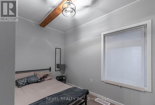 329 Main Street W, Hamilton, ON - Indoor Photo Showing Bedroom