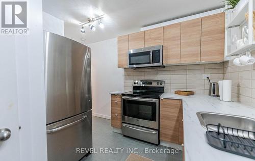 329 Main Street W, Hamilton, ON - Indoor Photo Showing Kitchen