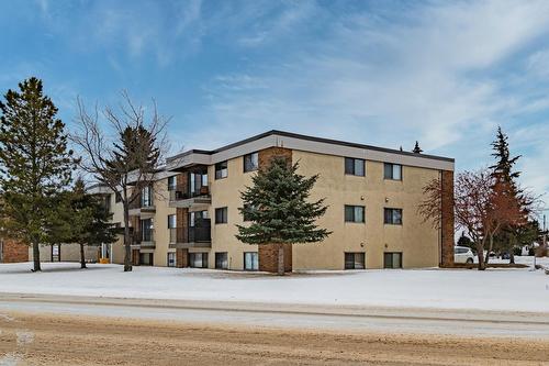 5333  49 Ave, Vegreville, AB - Outdoor