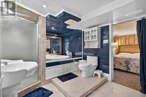 68 Sunset Boulevard, Cambridge, ON - Indoor Photo Showing Bathroom