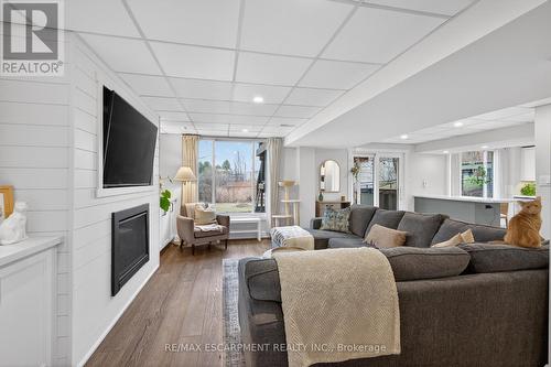 47 Sumner Crescent, Grimsby, ON - Indoor Photo Showing Living Room With Fireplace