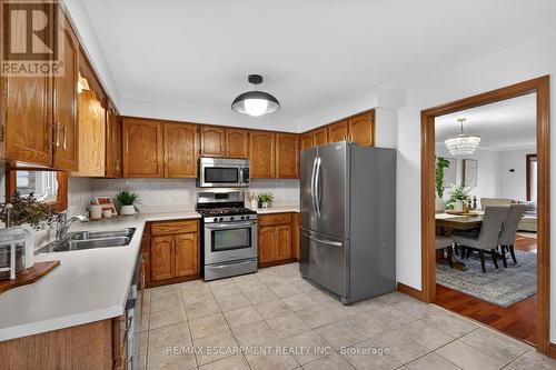 47 Sumner Crescent, Grimsby, ON - Indoor Photo Showing Kitchen With Double Sink