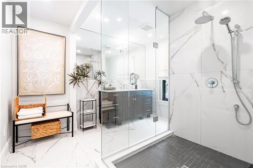 2129 Highview Drive, Burlington, ON - Indoor Photo Showing Bathroom