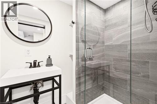2129 Highview Drive, Burlington, ON - Indoor Photo Showing Bathroom