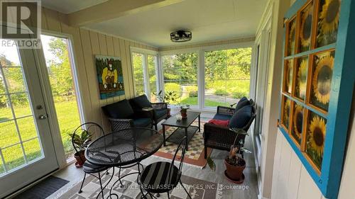 216 Brockville Street, Smiths Falls, ON - Indoor Photo Showing Living Room