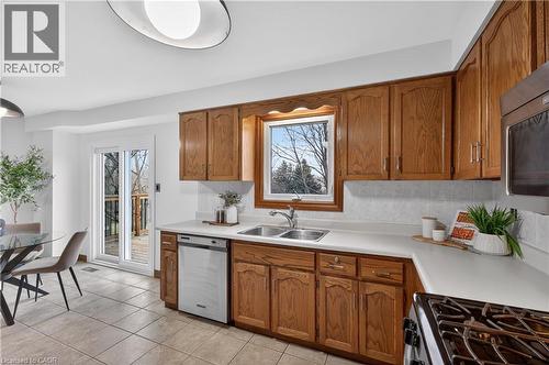 47 Sumner Crescent, Grimsby, ON - Indoor Photo Showing Kitchen With Double Sink