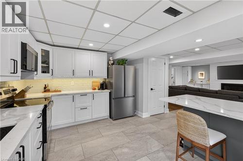 47 Sumner Crescent, Grimsby, ON - Indoor Photo Showing Kitchen With Upgraded Kitchen