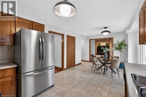 47 Sumner Crescent, Grimsby, ON - Indoor Photo Showing Kitchen With Double Sink