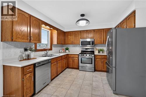 47 Sumner Crescent, Grimsby, ON - Indoor Photo Showing Kitchen With Double Sink
